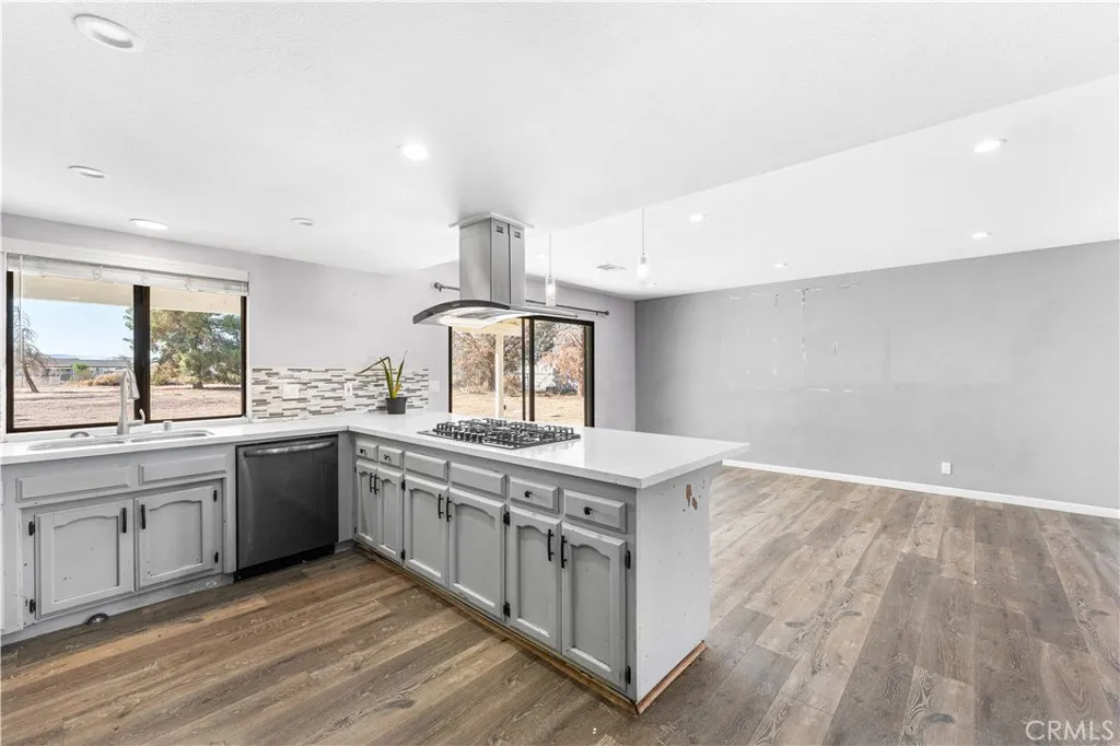 3322 E Avenue H, Lancaster, California 93535 home-pic-12